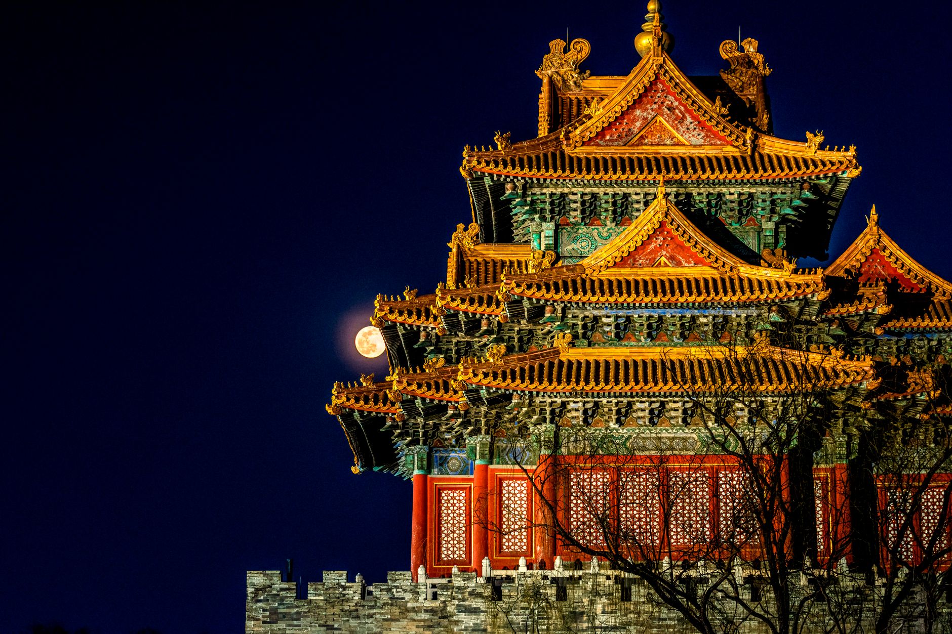 Chinese moon goddess Chang'e story moonlit reading scene