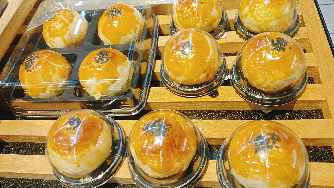 Mooncake during Mid-Autumn Festival for Chang'e cultural memory
