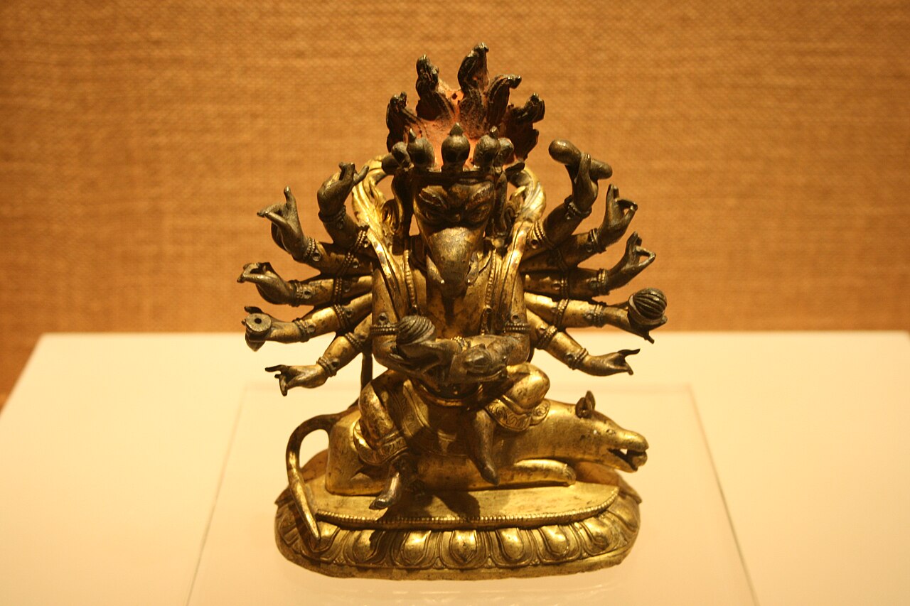 Chinese deity statue supporting the section about thunder role, symbolic tools, and practical comparison