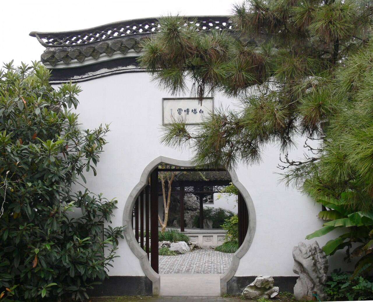 Chinese sea temple supporting sea symbols and story role