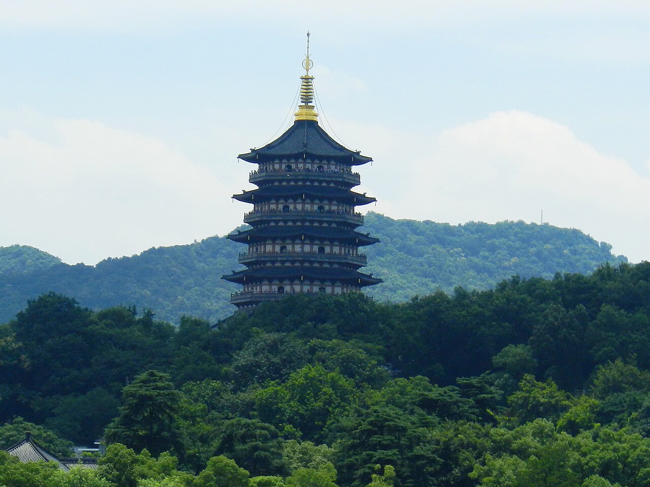 Leifeng Pagoda supporting lake symbolism and story role